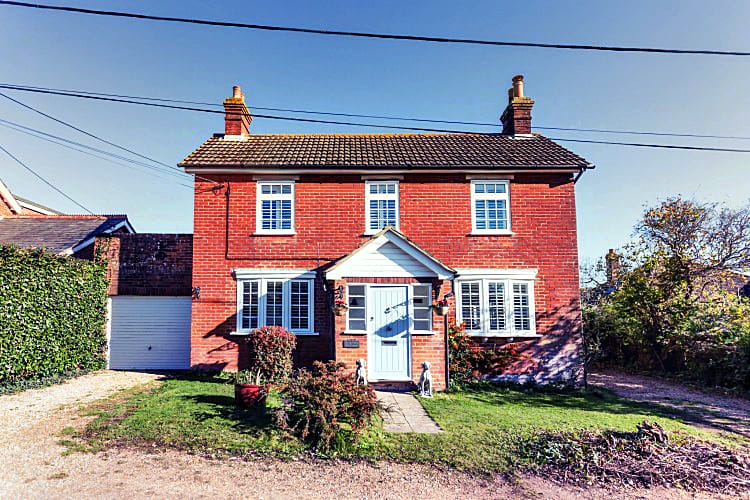 Pear Tree Cottage a holiday cottage rental for 6 in Lymington, 