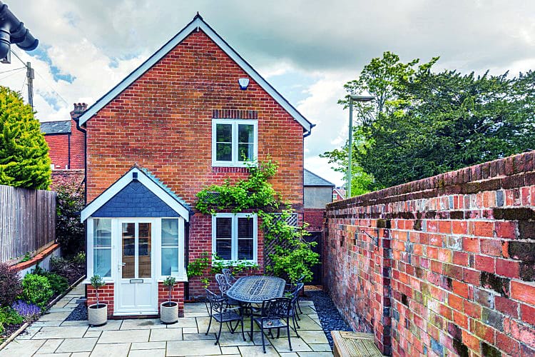 Oxmead Cottage a holiday cottage rental for 6 in Lyndhurst, 