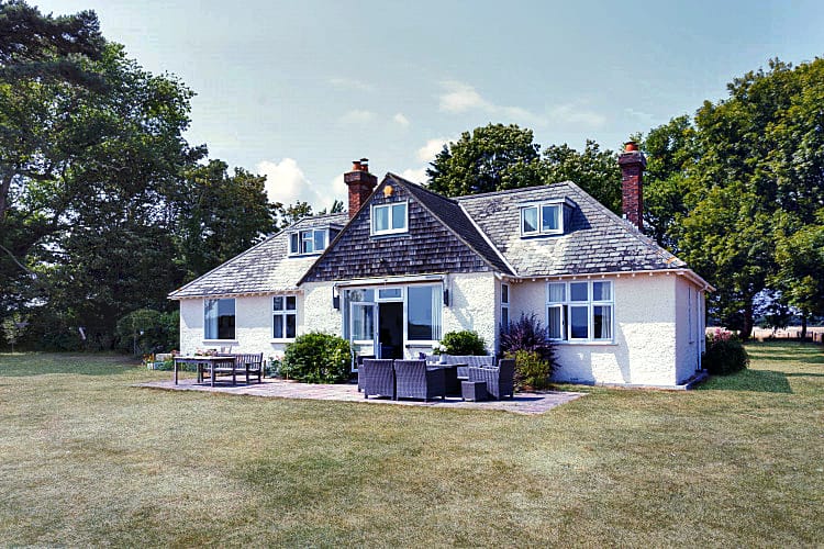 Sowley Gate House a holiday cottage rental for 10 in Sowley, 