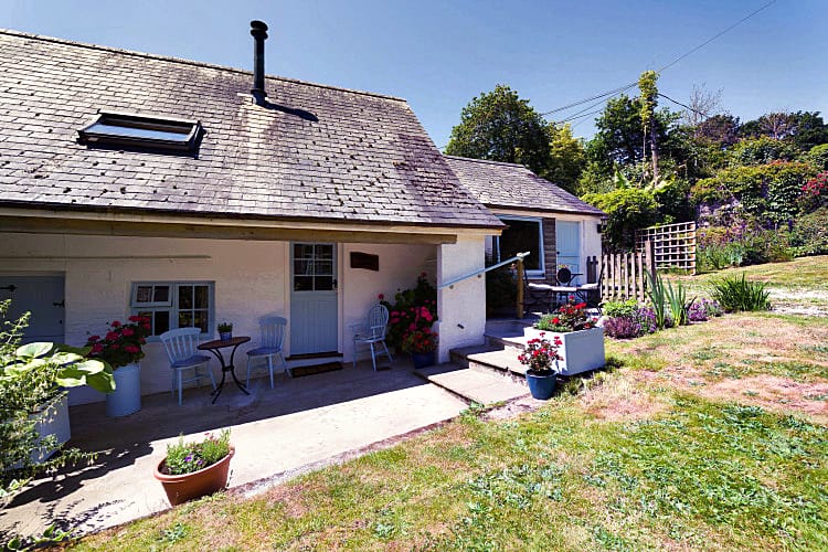 Walnut Cottage a holiday cottage rental for 4 in Kingsbridge, 