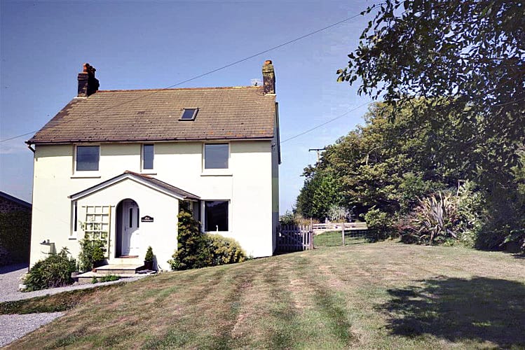 Foxenhole Farmhouse a holiday cottage rental for 6 in Dittisham, 
