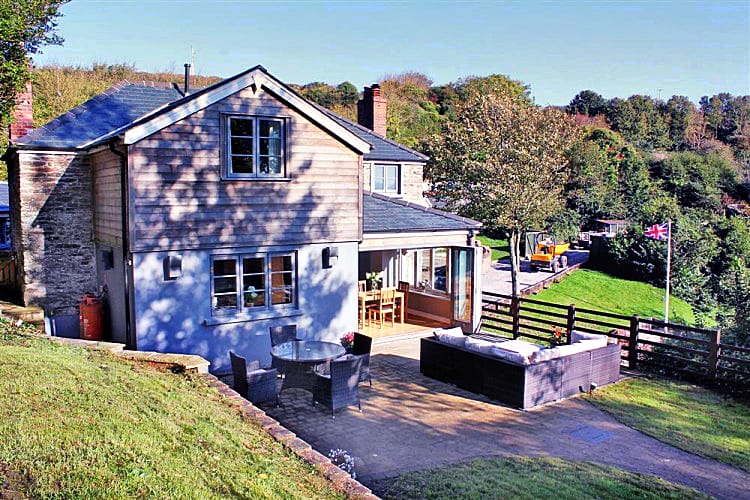 Revelstoke Combined a holiday cottage rental for 14 in Noss Mayo, 