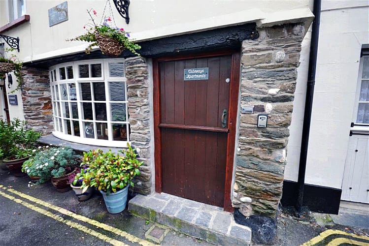 Tideways Apartment a holiday cottage rental for 3 in Looe, 