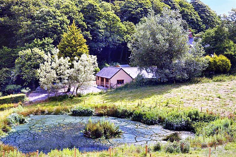 Woodpecker Cottage a holiday cottage rental for 4 in Stokenham, 