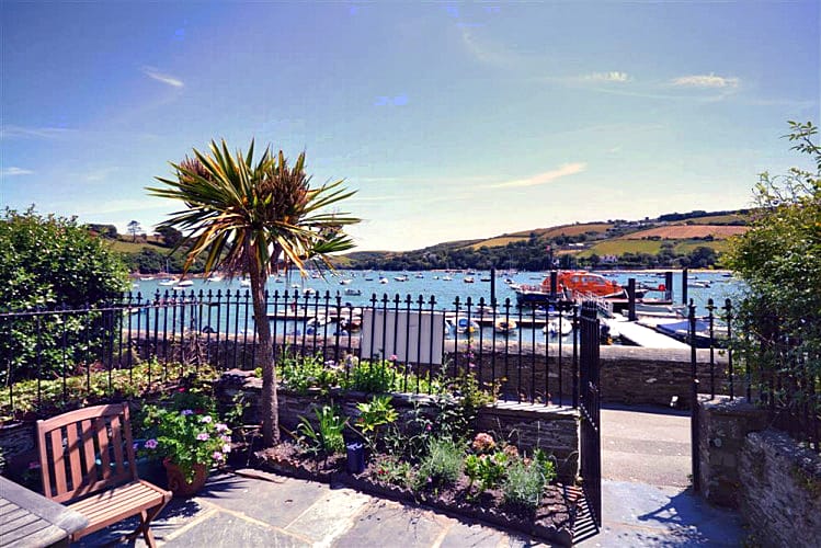 5 Victoria Place a holiday cottage rental for 6 in Salcombe, 