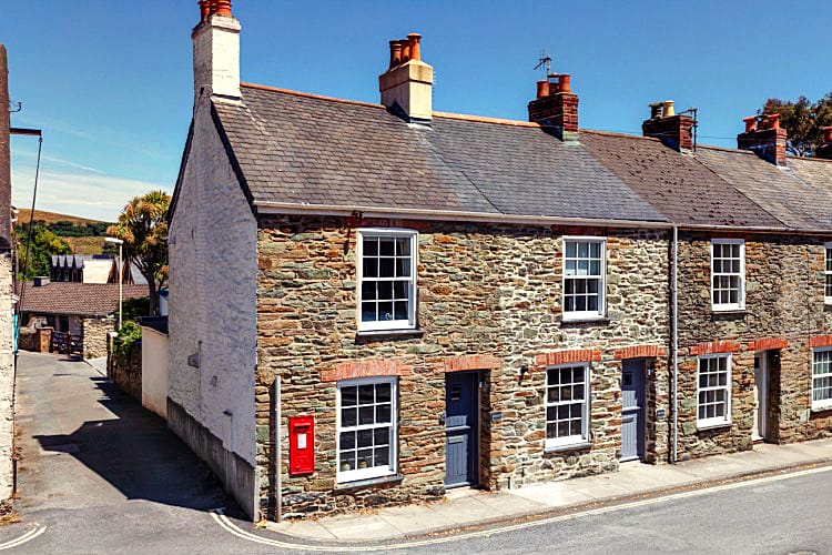 Cornerstone Cottage a holiday cottage rental for 6 in Salcombe, 