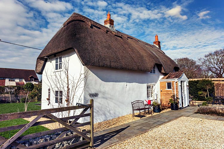 Kingscliffe Cottage a holiday cottage rental for 6 in Bashley, 