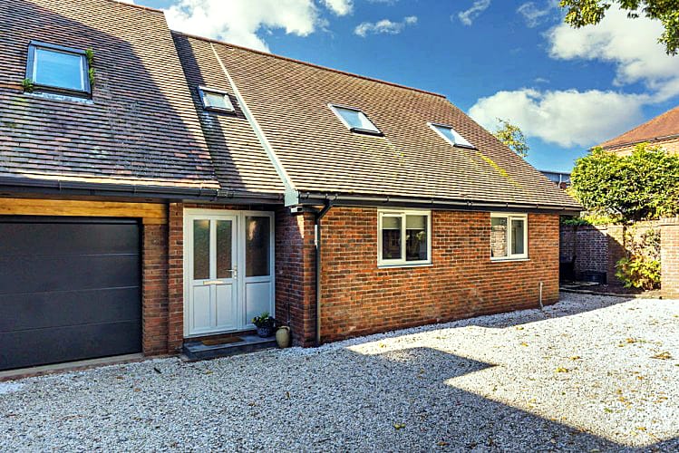 Mulberry Cottage a holiday cottage rental for 4 in Lymington, 