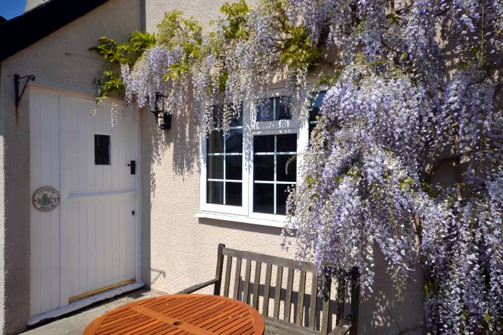 Stoneybrook a holiday cottage rental for 6 in Frogmore, 