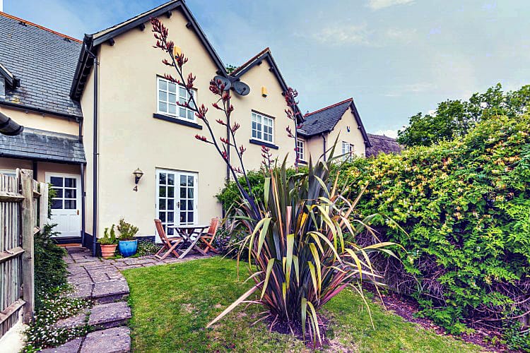 Annie&#039s Cottage a holiday cottage rental for 5 in Thurlestone, 