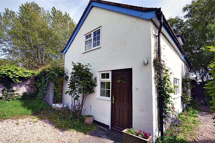 Carriage House Cottage a holiday cottage rental for 6 in East End, 