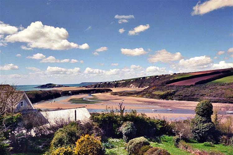 2 Avonside a holiday cottage rental for 7 in Bantham, 